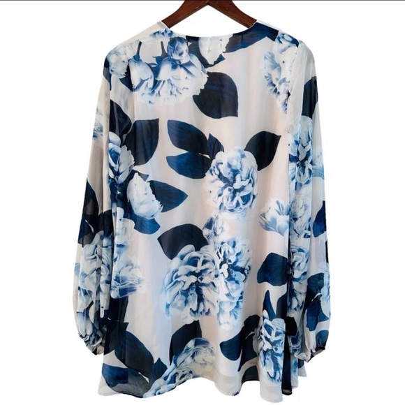 Show Me Your Mumu White with Blue Floral Print Long Sleeve Jamie Tunic size XS - Picture 3 of 9